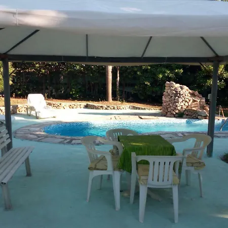 Leonida Bed & Breakfast 3*